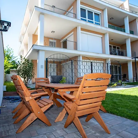 Voeroesko- Hazmester-