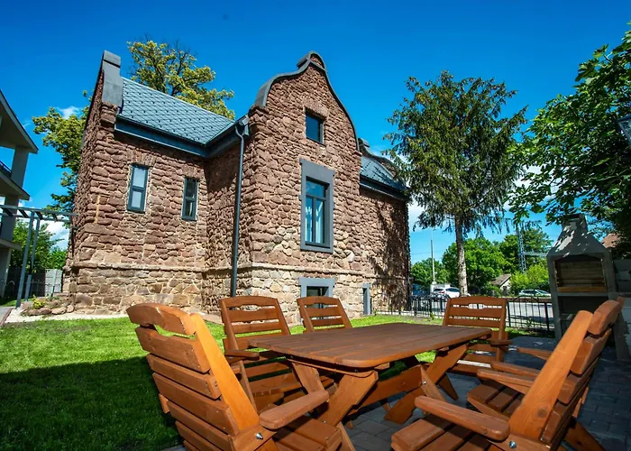 Voeroesko- Hazmester- Balatonalmádi